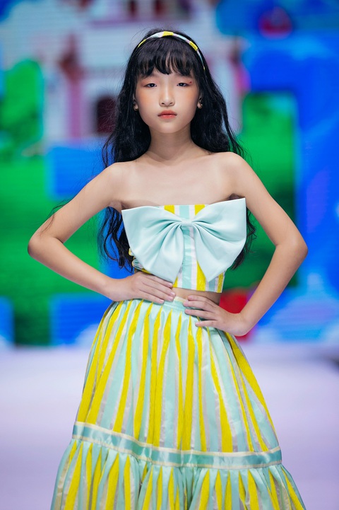 Gia đình Thúy Diễm, Khánh Đơn... kêu gọi bảo vệ quyền trẻ em qua thời trang - Ảnh 5. Gia đình Thúy Diễm, Khánh Đơn... kêu gọi bảo vệ quyền trẻ em qua thời trang - Ảnh 5.