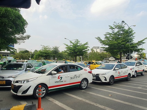 Hãng taxi tăng xe, không còn cảnh giành giật khách ở sân bay - Ảnh 4. Hãng taxi tăng xe, không còn cảnh giành giật khách ở sân bay - Ảnh 4.