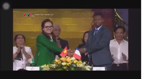 VTV gỡ bản tin ‘vinh danh’ thương hiệu thuốc Hoàng Hường gây tranh cãi - Ảnh 2. VTV gỡ bản tin ‘vinh danh’ thương hiệu thuốc Hoàng Hường gây tranh cãi - Ảnh 2.