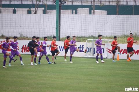 U23 Việt Nam chưa đủ quân số, tập duy trì thể lực - Ảnh 2. U23 Việt Nam chưa đủ quân số, tập duy trì thể lực - Ảnh 2.