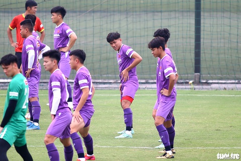 U23 Việt Nam chưa đủ quân số, tập duy trì thể lực - Ảnh 4. U23 Việt Nam chưa đủ quân số, tập duy trì thể lực - Ảnh 4.