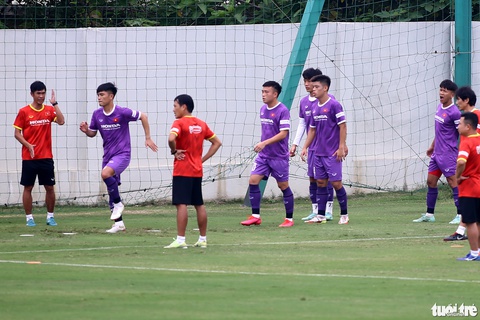 U23 Việt Nam chưa đủ quân số, tập duy trì thể lực - Ảnh 6. U23 Việt Nam chưa đủ quân số, tập duy trì thể lực - Ảnh 6.