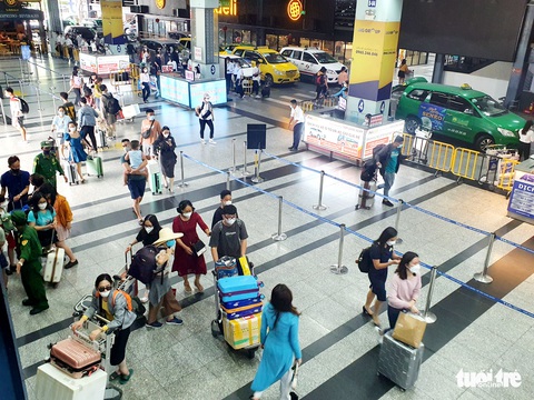 Hãng taxi tăng xe, không còn cảnh giành giật khách ở sân bay - Ảnh 3. Hãng taxi tăng xe, không còn cảnh giành giật khách ở sân bay - Ảnh 3.