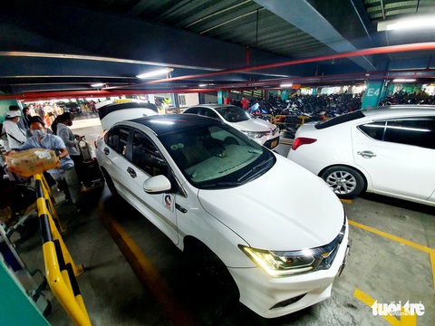 Hãng taxi tăng xe, không còn cảnh giành giật khách ở sân bay - Ảnh 5. Hãng taxi tăng xe, không còn cảnh giành giật khách ở sân bay - Ảnh 5.