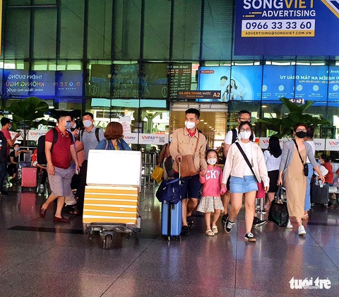 Hãng taxi tăng xe, không còn cảnh giành giật khách ở sân bay - Ảnh 1. Hãng taxi tăng xe, không còn cảnh giành giật khách ở sân bay - Ảnh 1.