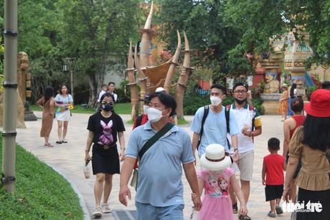 75.000 lượt khách đổ về Phú Quốc, tỉnh yêu cầu đảm bảo chất lượng dịch vụ, không tăng giá - Ảnh 1. 75.000 lượt khách đổ về Phú Quốc, tỉnh yêu cầu đảm bảo chất lượng dịch vụ, không tăng giá - Ảnh 1.