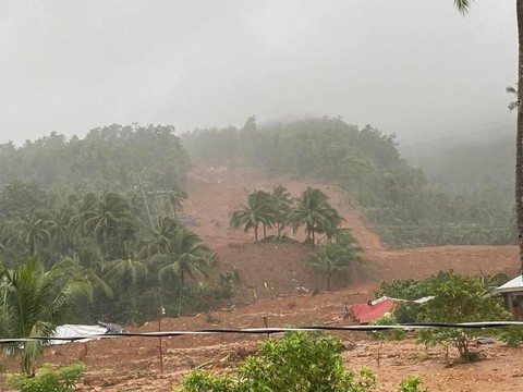 Philippines hứng cơn bão đầu tiên trong năm, ít nhất 25 người chết - Ảnh 1. Philippines hứng cơn bão đầu tiên trong năm, ít nhất 25 người chết - Ảnh 1.