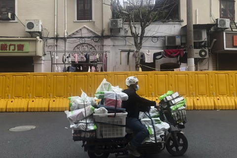 Thượng Hải nới lỏng phong tỏa, linh hoạt phân loại khu vực chống dịch - Ảnh 1. Thượng Hải nới lỏng phong tỏa, linh hoạt phân loại khu vực chống dịch - Ảnh 1.