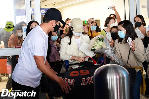 Hyun Bin và Son Ye Jin sang Mỹ vẫn gây sốt - Ảnh 6. Hyun Bin và Son Ye Jin sang Mỹ vẫn gây sốt - Ảnh 6.