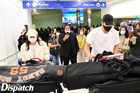 Hyun Bin và Son Ye Jin sang Mỹ vẫn gây sốt - Ảnh 10. Hyun Bin và Son Ye Jin sang Mỹ vẫn gây sốt - Ảnh 10.