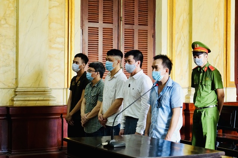 Bị đề nghị 5-6 năm tù, cựu phó công an phường nói không biết đồng phạm tổ chức đánh bạc - Ảnh 1. Bị đề nghị 5-6 năm tù, cựu phó công an phường nói không biết đồng phạm tổ chức đánh bạc - Ảnh 1.