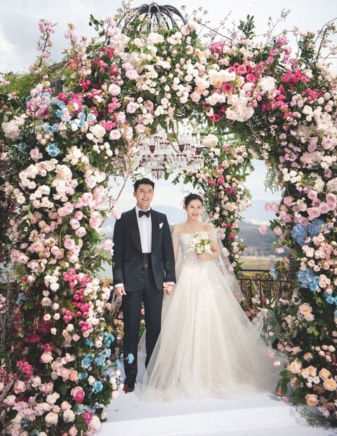 Hyun Bin và Son Ye Jin sang Mỹ vẫn gây sốt - Ảnh 12. Hyun Bin và Son Ye Jin sang Mỹ vẫn gây sốt - Ảnh 12.