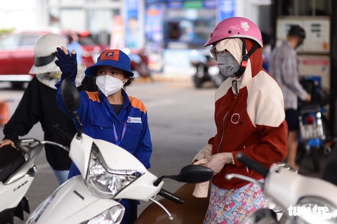 Tin sáng 12-4: Giá xăng sẽ giảm bao nhiêu? Giá vàng ra sao sau lễ? - Ảnh 2. Tin sáng 12-4: Giá xăng sẽ giảm bao nhiêu? Giá vàng ra sao sau lễ? - Ảnh 2.