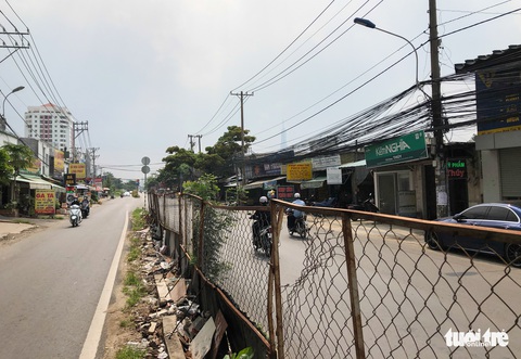 Đường Lương Định Của ở Thủ Đức làm 7 năm chưa xong, mưa ngập nắng bụi, dân khổ trăm bề - Ảnh 4. Đường Lương Định Của ở Thủ Đức làm 7 năm chưa xong, mưa ngập nắng bụi, dân khổ trăm bề - Ảnh 4.