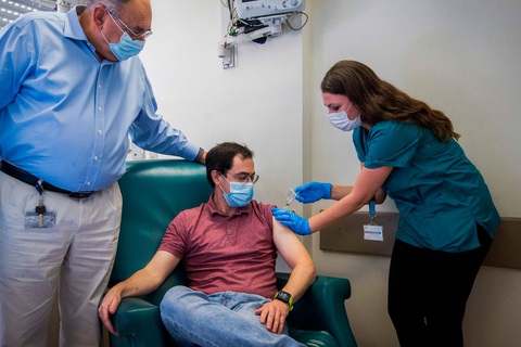 Thiết bị cảm ứng theo dõi tiến trình thử nghiệm vaccine ngừa COVID-19 - Ảnh 1. Thiết bị cảm ứng theo dõi tiến trình thử nghiệm vaccine ngừa COVID-19 - Ảnh 1.
