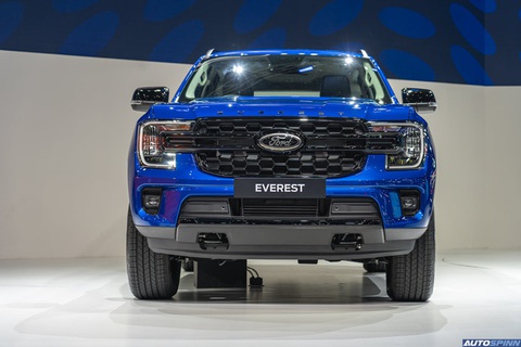 Lô Ford Everest 2023 đầu tiên về Việt Nam: Nhiều trang bị mới, giá dự kiến 1,4 tỉ đồng - Ảnh 4. Lô Ford Everest 2023 đầu tiên về Việt Nam: Nhiều trang bị mới, giá dự kiến 1,4 tỉ đồng - Ảnh 4.