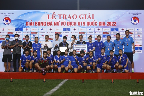 U19 nữ Hà Nội thâu tóm danh hiệu Giải U19 nữ quốc gia 2022 - Ảnh 8. U19 nữ Hà Nội thâu tóm danh hiệu Giải U19 nữ quốc gia 2022 - Ảnh 8.