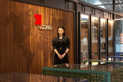 Trương Hồ Phương Nga được bổ nhiệm làm giám đốc marketing công ty Á Đông - Ảnh 1. Trương Hồ Phương Nga được bổ nhiệm làm giám đốc marketing công ty Á Đông - Ảnh 1.