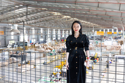 Trương Hồ Phương Nga được bổ nhiệm làm giám đốc marketing công ty Á Đông - Ảnh 2. Trương Hồ Phương Nga được bổ nhiệm làm giám đốc marketing công ty Á Đông - Ảnh 2.