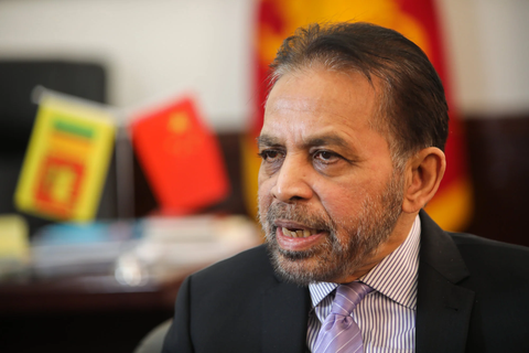 Sri Lanka muốn vay tiền Trung Quốc để trả nợ... Trung Quốc - Ảnh 1. Sri Lanka muốn vay tiền Trung Quốc để trả nợ... Trung Quốc - Ảnh 1.