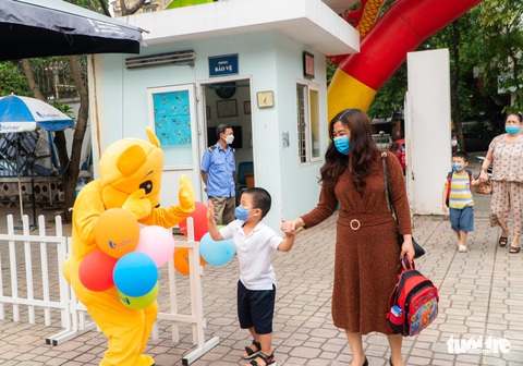 Nhiều cảm xúc trong ngày trẻ mầm non ở Hà Nội tựu trường - Ảnh 3. Nhiều cảm xúc trong ngày trẻ mầm non ở Hà Nội tựu trường - Ảnh 3.