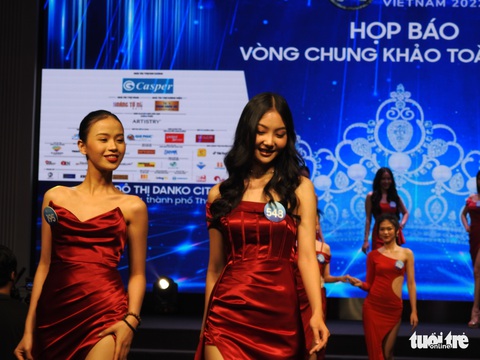 Hoa hậu Lương Thùy Linh muốn người kế nhiệm không hoàn hảo cũng phải xinh đẹp, có học thức - Ảnh 3. Hoa hậu Lương Thùy Linh muốn người kế nhiệm không hoàn hảo cũng phải xinh đẹp, có học thức - Ảnh 3.