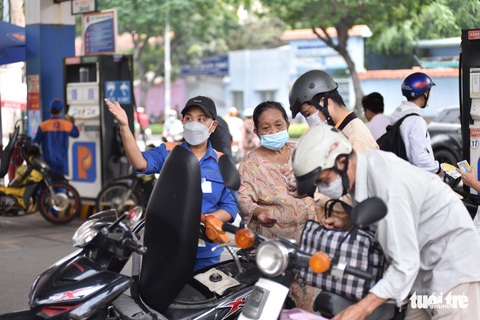 Tin sáng 13-4: Vàng thế giới tăng, trong nước chủ yếu bán ra; xăng giảm nhẹ, có nên bỏ quỹ bình ổn? - Ảnh 3. Tin sáng 13-4: Vàng thế giới tăng, trong nước chủ yếu bán ra; xăng giảm nhẹ, có nên bỏ quỹ bình ổn? - Ảnh 3.