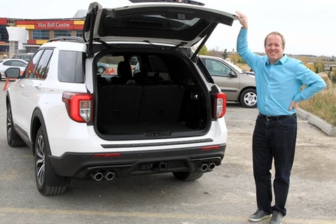 Thích xe sang nhưng chốt Ford Explorer vì ra vào xe thoải mái hơn - Ảnh 2. Thích xe sang nhưng chốt Ford Explorer vì ra vào xe thoải mái hơn - Ảnh 2.