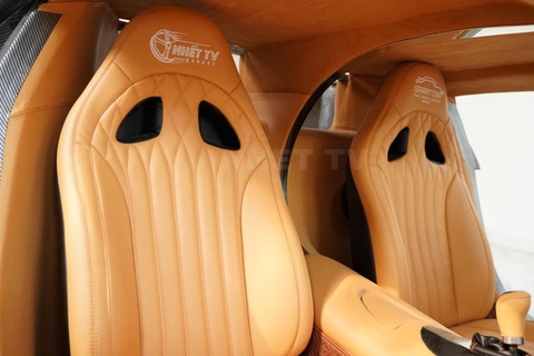 Nhóm bạn trẻ Quảng Ninh vượt cả trăm kilômet đem Bugatti Chiron tự chế tới Hà Nội làm nội thất - Ảnh 4.