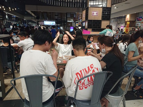 Việt Nam sẽ dùng song song 2 kịch bản chống COVID-19 - Ảnh 1. Việt Nam sẽ dùng song song 2 kịch bản chống COVID-19 - Ảnh 1.