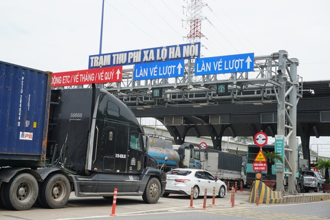 Thúc tiến độ thu phí không dừng, giảm ùn tắc dịp lễ 30-4 và 1-5 - Ảnh 1. Thúc tiến độ thu phí không dừng, giảm ùn tắc dịp lễ 30-4 và 1-5 - Ảnh 1.