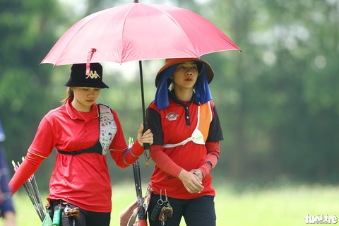 Xạ thủ, cung thủ đổ mồ hôi trên sân tập trước SEA Games 31 - Ảnh 10. Xạ thủ, cung thủ đổ mồ hôi trên sân tập trước SEA Games 31 - Ảnh 10.