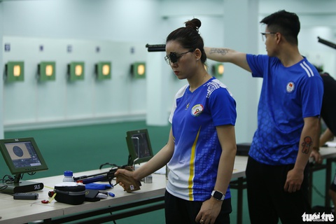 Xạ thủ, cung thủ đổ mồ hôi trên sân tập trước SEA Games 31 - Ảnh 3. Xạ thủ, cung thủ đổ mồ hôi trên sân tập trước SEA Games 31 - Ảnh 3.