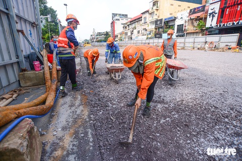 Sau 7 năm rào chắn bít bùng, đường Lê Lợi sắp có diện mạo mới - Ảnh 3. Sau 7 năm rào chắn bít bùng, đường Lê Lợi sắp có diện mạo mới - Ảnh 3.