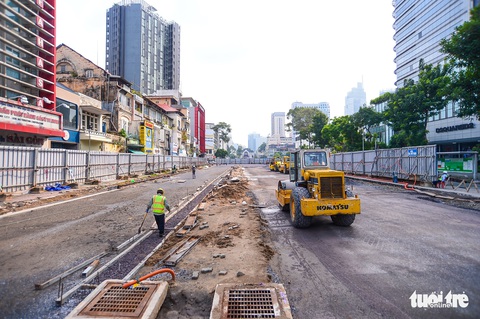 Sau 7 năm rào chắn bít bùng, đường Lê Lợi sắp có diện mạo mới - Ảnh 4. Sau 7 năm rào chắn bít bùng, đường Lê Lợi sắp có diện mạo mới - Ảnh 4.