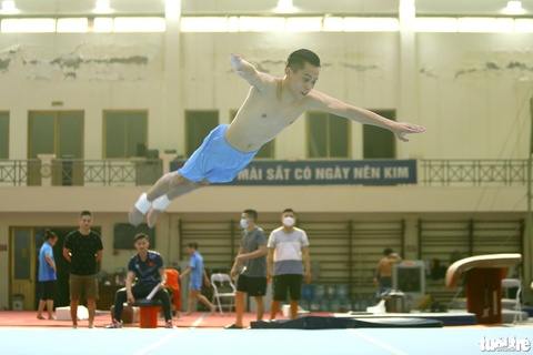 Những chàng trai 6 múi đội tuyển thể dục dụng cụ Việt Nam vắt sức cho SEA Games 31 - Ảnh 3. Những chàng trai 6 múi đội tuyển thể dục dụng cụ Việt Nam vắt sức cho SEA Games 31 - Ảnh 3.