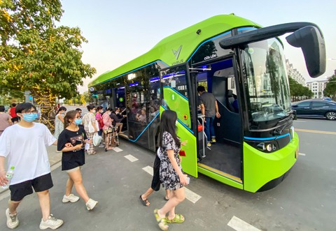 Tin sáng 23-7: Khách Hàn bay thẳng Đà Lạt; tia cực tím chạm ngưỡng nguy hiểm - Ảnh 1. Tin sáng 23-7: Khách Hàn bay thẳng Đà Lạt; tia cực tím chạm ngưỡng nguy hiểm - Ảnh 1.