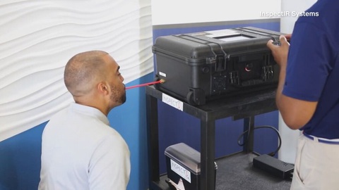 Mỹ cấp phép bộ xét nghiệm COVID-19 đầu tiên bằng hơi thở - Ảnh 1. Mỹ cấp phép bộ xét nghiệm COVID-19 đầu tiên bằng hơi thở - Ảnh 1.