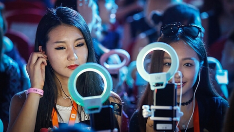 Trung Quốc mở chiến dịch thanh lọc live-streaming và video ngắn - Ảnh 1. Trung Quốc mở chiến dịch thanh lọc live-streaming và video ngắn - Ảnh 1.