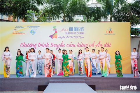 Trịnh Kim Chi, Quỳnh Hoa, Nguyễn Phi Hùng lan tỏa tình yêu áo dài đến sinh viên - Ảnh 4. Trịnh Kim Chi, Quỳnh Hoa, Nguyễn Phi Hùng lan tỏa tình yêu áo dài đến sinh viên - Ảnh 4.