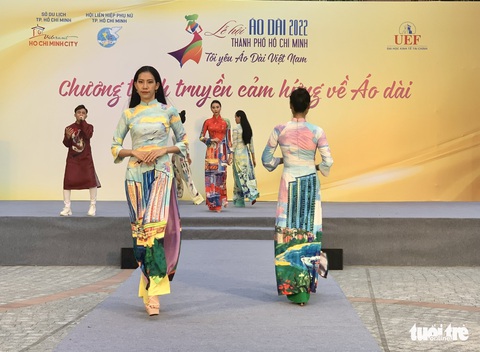 Trịnh Kim Chi, Quỳnh Hoa, Nguyễn Phi Hùng lan tỏa tình yêu áo dài đến sinh viên - Ảnh 3. Trịnh Kim Chi, Quỳnh Hoa, Nguyễn Phi Hùng lan tỏa tình yêu áo dài đến sinh viên - Ảnh 3.