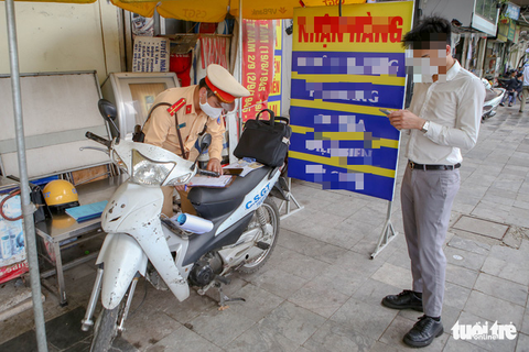 An toàn giao thông dịp 30-4 và 1-5: Vi phạm sẽ xử lý nghiêm và không có trường hợp ngoại lệ - Ảnh 2. An toàn giao thông dịp 30-4 và 1-5: Vi phạm sẽ xử lý nghiêm và không có trường hợp ngoại lệ - Ảnh 2.