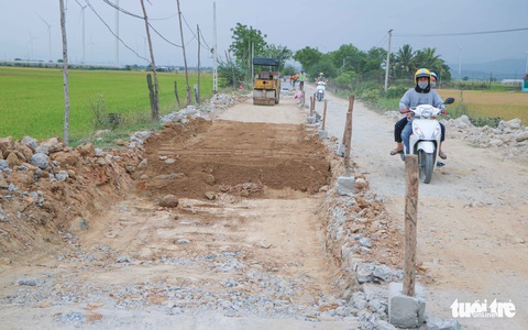 Bị tỉnh dọa cấm cửa, các nhà đầu tư từng hứa lèo đã chịu sửa đường cho dân - Ảnh 1. Bị tỉnh dọa cấm cửa, các nhà đầu tư từng hứa lèo đã chịu sửa đường cho dân - Ảnh 1.
