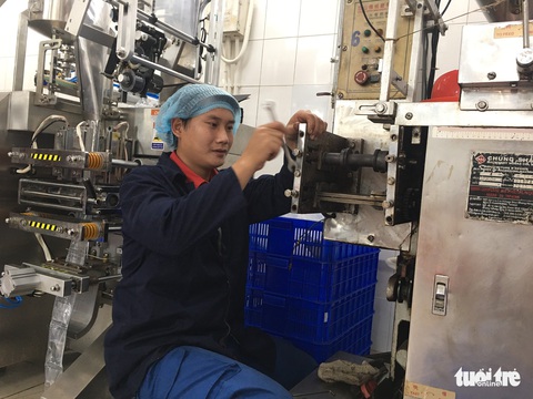Anh thợ trẻ bắt máy tăng năng suất gấp đôi - Ảnh 1. Anh thợ trẻ bắt máy tăng năng suất gấp đôi - Ảnh 1.