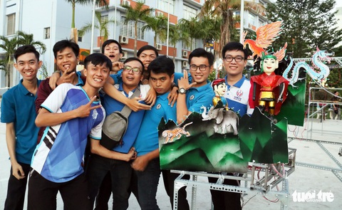 Nhiều sinh viên vẫn thích học kiểu truyền thống, thầy đọc trò chép - Ảnh 2. Nhiều sinh viên vẫn thích học kiểu truyền thống, thầy đọc trò chép - Ảnh 2.