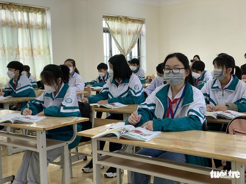 Lấy phiếu khảo sát của học sinh lớp 9 về chọn môn ở chương trình lớp 10 mới - Ảnh 1. Lấy phiếu khảo sát của học sinh lớp 9 về chọn môn ở chương trình lớp 10 mới - Ảnh 1.