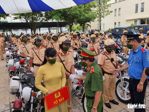 Công an TP.HCM ra quân đảm bảo giao thông dịp lễ và SEA Games 31 - Ảnh 3. Công an TP.HCM ra quân đảm bảo giao thông dịp lễ và SEA Games 31 - Ảnh 3.