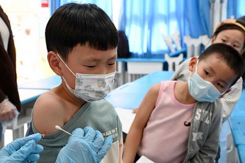 WHO cảnh báo nguy cơ viêm gan cấp tính nặng ở trẻ nhỏ liên quan COVID-19 - Ảnh 1. WHO cảnh báo nguy cơ viêm gan cấp tính nặng ở trẻ nhỏ liên quan COVID-19 - Ảnh 1.