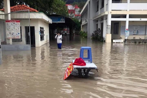 Đồng Nai: Trường ngập sâu do mưa lớn, 1.200 học sinh nghỉ học - Ảnh 1. Đồng Nai: Trường ngập sâu do mưa lớn, 1.200 học sinh nghỉ học - Ảnh 1.