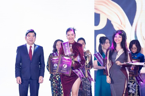 Ngọc Trinh thừa nhận mặc đồ nhái, nghệ sĩ Bảo Quốc về nước thăm gia đình - Ảnh 5. Ngọc Trinh thừa nhận mặc đồ nhái, nghệ sĩ Bảo Quốc về nước thăm gia đình - Ảnh 5.